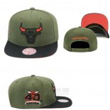 Gorra Chicago Bulls Mitchell & Ness Verde Militar