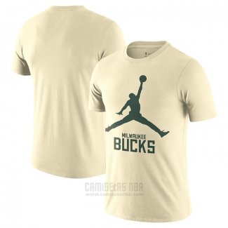 Camiseta Manga Corta Milwaukee Bucks Essential Jumpman Crema